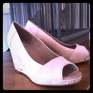 TOMS wedges